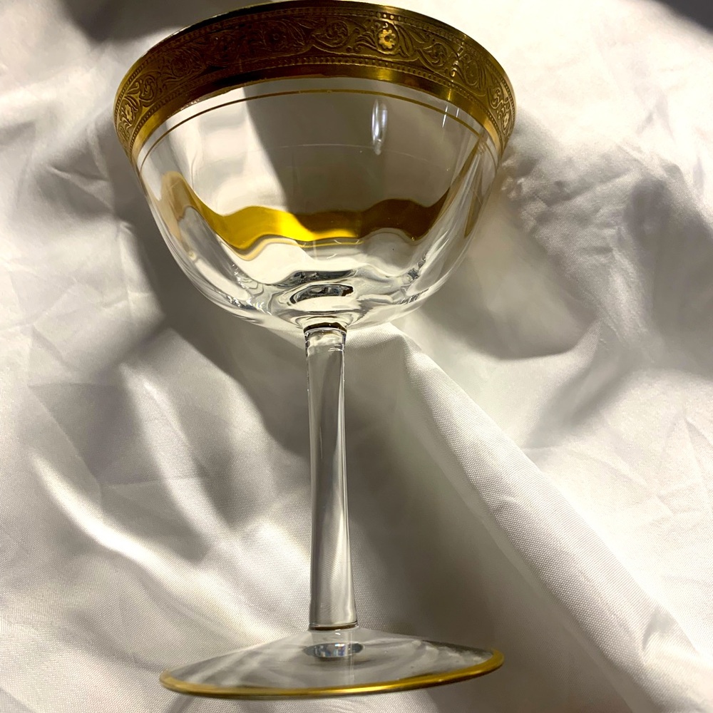 Set of 6 Vintage Gold Rimmed Cocktail glasses $18